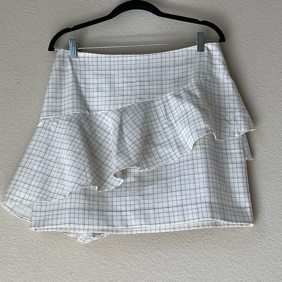 Joie Botan White Plaid Ruffle Tiered Mini Skirt, size 8 - Picture 3 of 16